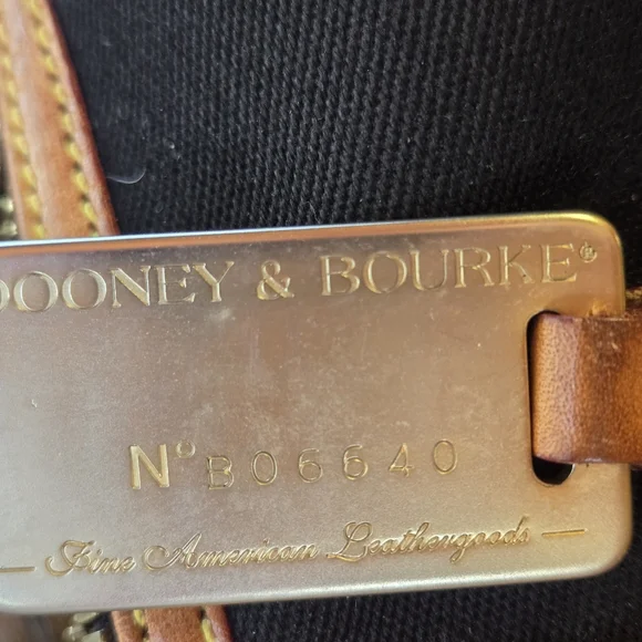 Vintage Dooney & Bourke No. B06640 Cabriolet Zip Satchel in black canvas - Picture 3 of 13